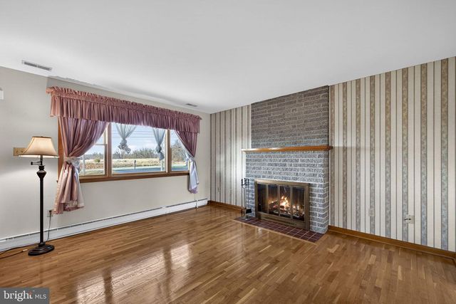 7737 SUMMIT POINT RD, Charles Town, WV 25414