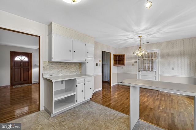 7737 SUMMIT POINT RD, Charles Town, WV 25414