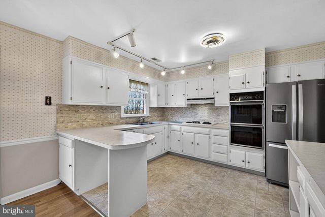 7737 SUMMIT POINT RD, Charles Town, WV 25414