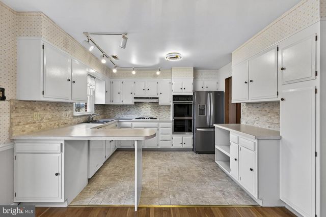 7737 SUMMIT POINT RD, Charles Town, WV 25414