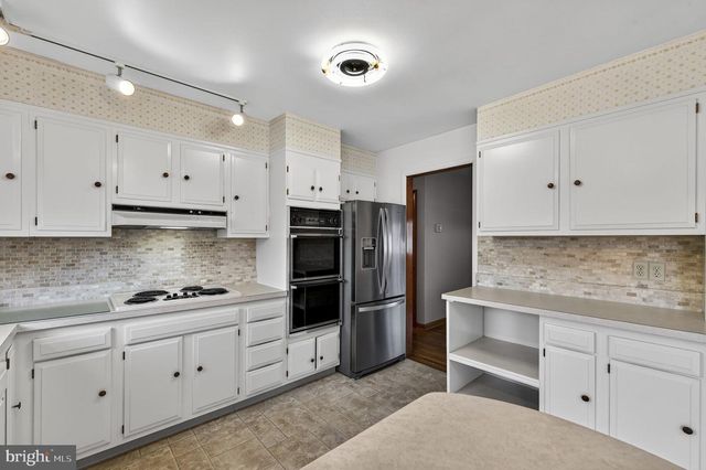 7737 SUMMIT POINT RD, Charles Town, WV 25414