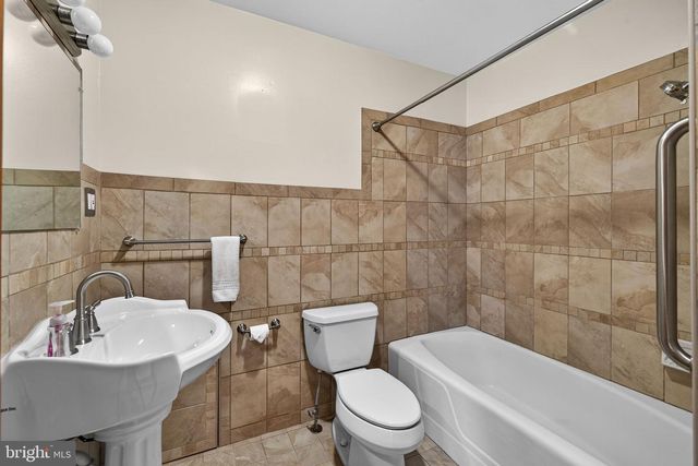 7737 SUMMIT POINT RD, Charles Town, WV 25414