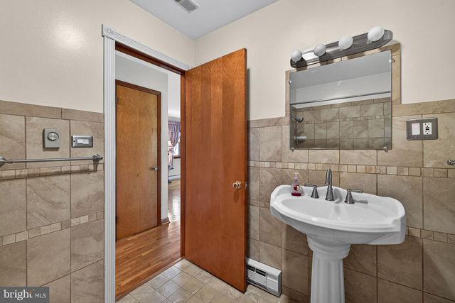 7737 SUMMIT POINT RD, Charles Town, WV 25414