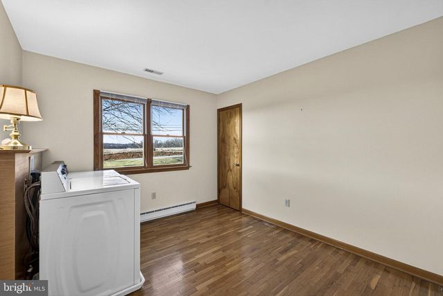 7737 SUMMIT POINT RD, Charles Town, WV 25414