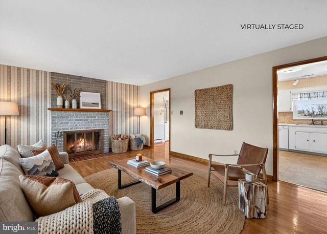 7737 SUMMIT POINT RD, Charles Town, WV 25414