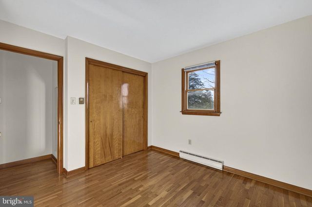 7737 SUMMIT POINT RD, Charles Town, WV 25414