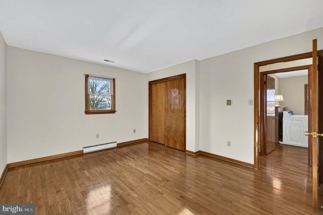 7737 SUMMIT POINT RD, Charles Town, WV 25414