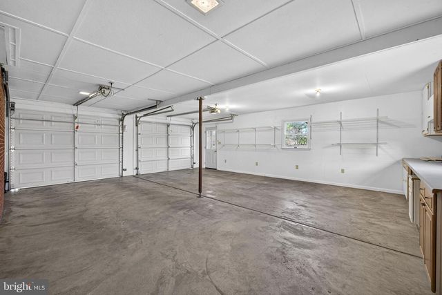 7737 SUMMIT POINT RD, Charles Town, WV 25414