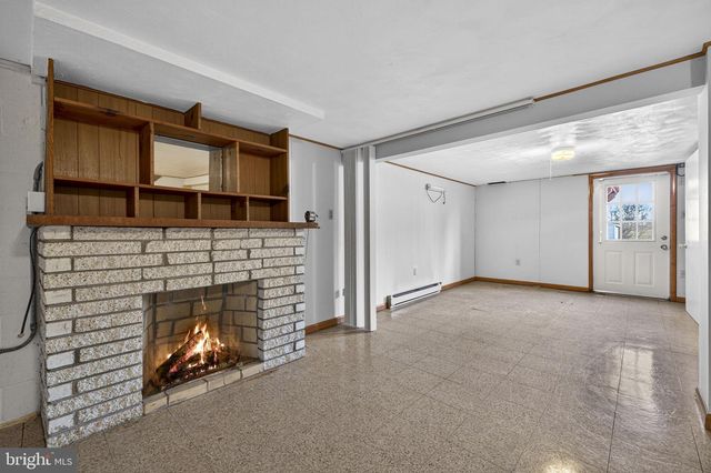 7737 SUMMIT POINT RD, Charles Town, WV 25414