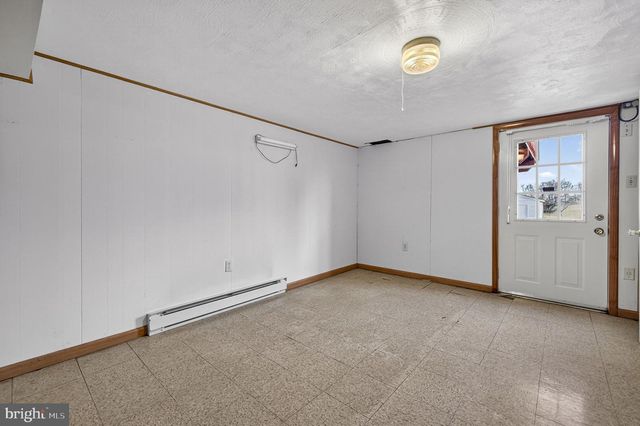 7737 SUMMIT POINT RD, Charles Town, WV 25414