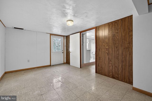 7737 SUMMIT POINT RD, Charles Town, WV 25414