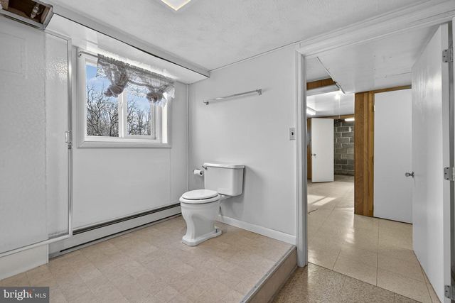 7737 SUMMIT POINT RD, Charles Town, WV 25414