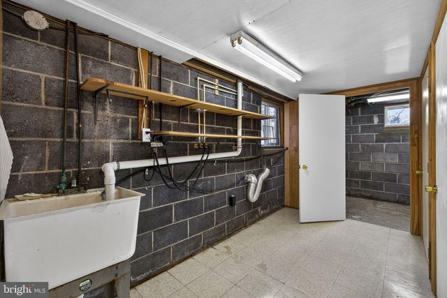 7737 SUMMIT POINT RD, Charles Town, WV 25414