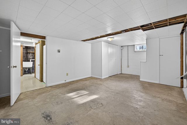 7737 SUMMIT POINT RD, Charles Town, WV 25414