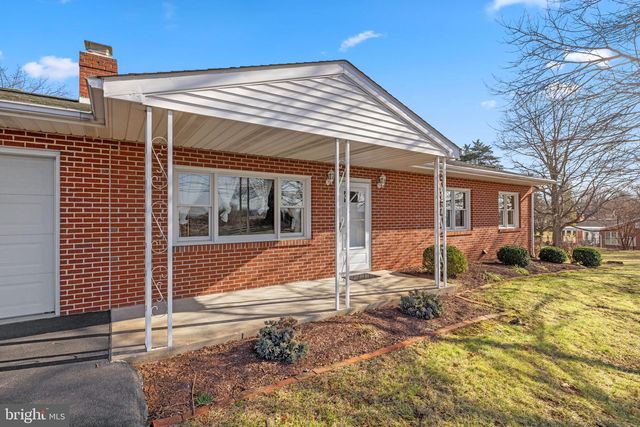 7737 SUMMIT POINT RD, Charles Town, WV 25414