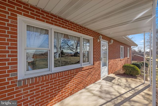 7737 SUMMIT POINT RD, Charles Town, WV 25414