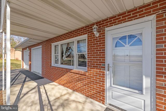 7737 SUMMIT POINT RD, Charles Town, WV 25414