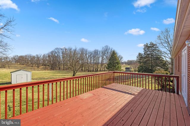 7737 SUMMIT POINT RD, Charles Town, WV 25414