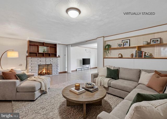 7737 SUMMIT POINT RD, Charles Town, WV 25414