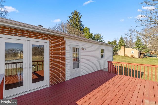 7737 SUMMIT POINT RD, Charles Town, WV 25414