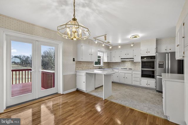 7737 SUMMIT POINT RD, Charles Town, WV 25414