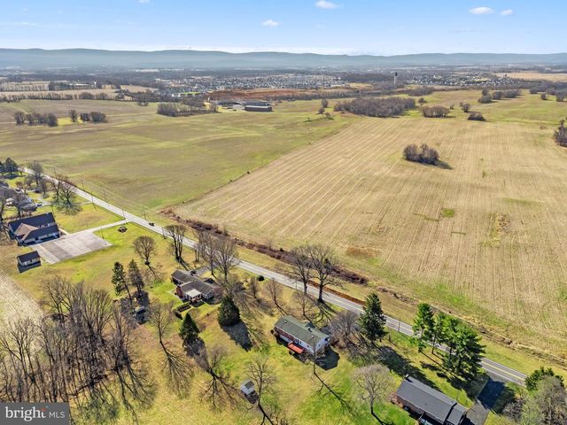 7737 SUMMIT POINT RD, Charles Town, WV 25414