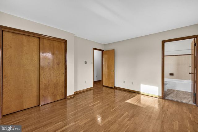 7737 SUMMIT POINT RD, Charles Town, WV 25414