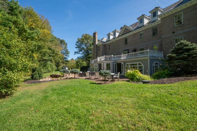 6 Lancaster Road, Windham, NH 03087