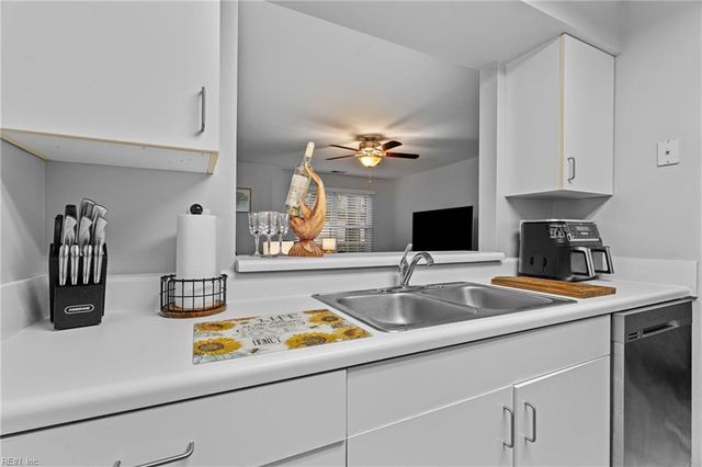 713 Rue Marseille, Chesapeake, VA 23320