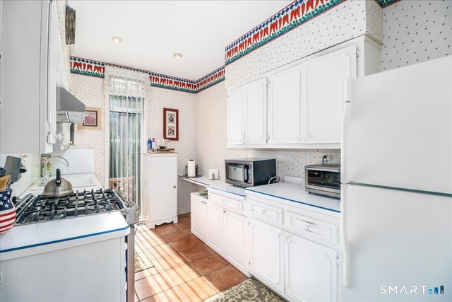 160 Fairfield Woods Road 20, Fairfield, CT 06825