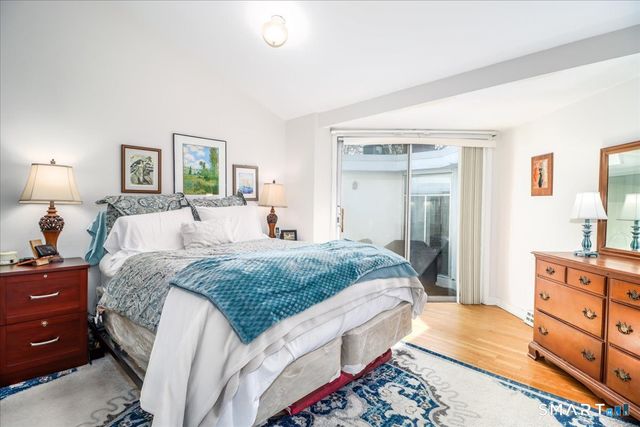 160 Fairfield Woods Road 20, Fairfield, CT 06825