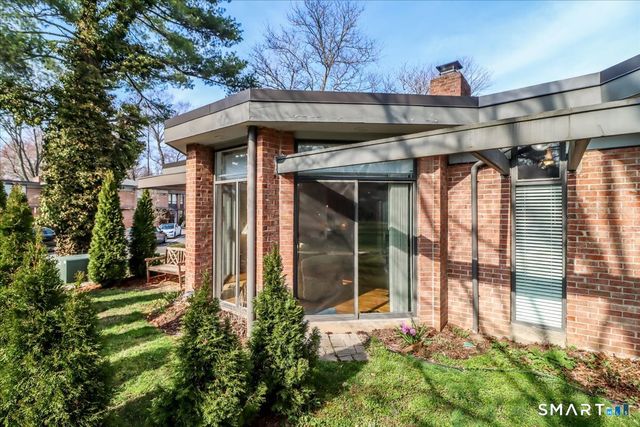 160 Fairfield Woods Road 20, Fairfield, CT 06825