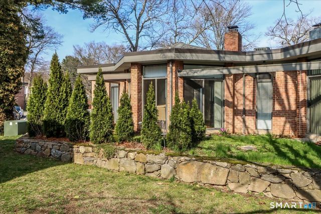 160 Fairfield Woods Road 20, Fairfield, CT 06825