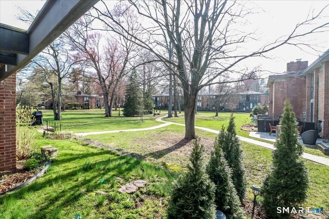 160 Fairfield Woods Road 20, Fairfield, CT 06825