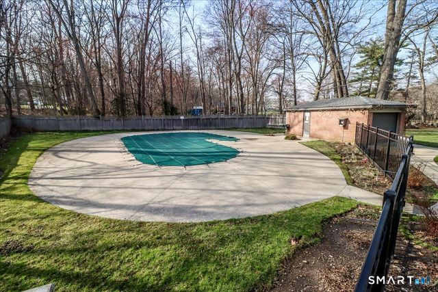 160 Fairfield Woods Road 20, Fairfield, CT 06825