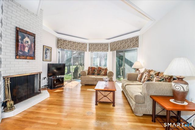 160 Fairfield Woods Road 20, Fairfield, CT 06825