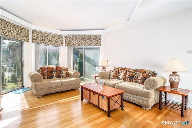 160 Fairfield Woods Road 20, Fairfield, CT 06825