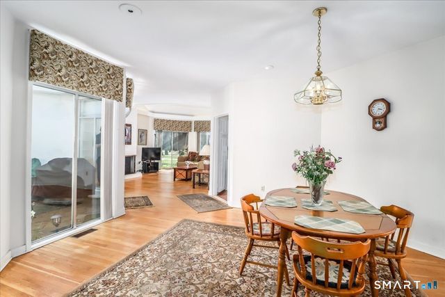 160 Fairfield Woods Road 20, Fairfield, CT 06825