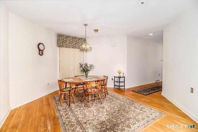 160 Fairfield Woods Road 20, Fairfield, CT 06825