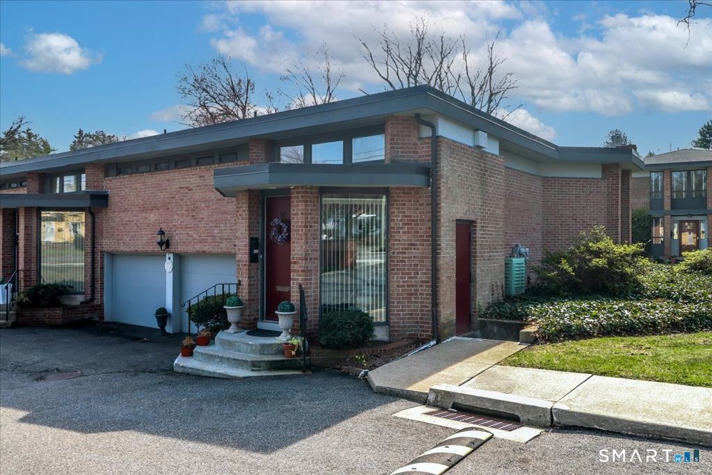 160 Fairfield Woods Road 20, Fairfield, CT 06825