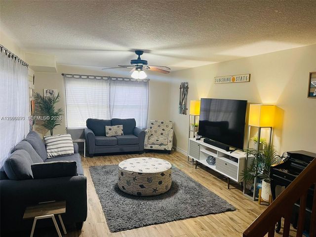49 Essex Ct C, Royal Palm Beach, FL 33411