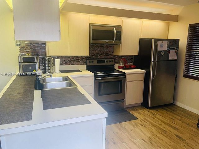 49 Essex Ct C, Royal Palm Beach, FL 33411