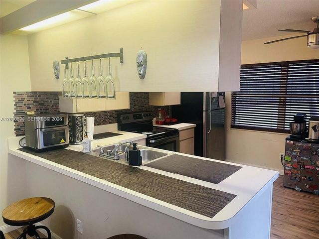 49 Essex Ct C, Royal Palm Beach, FL 33411