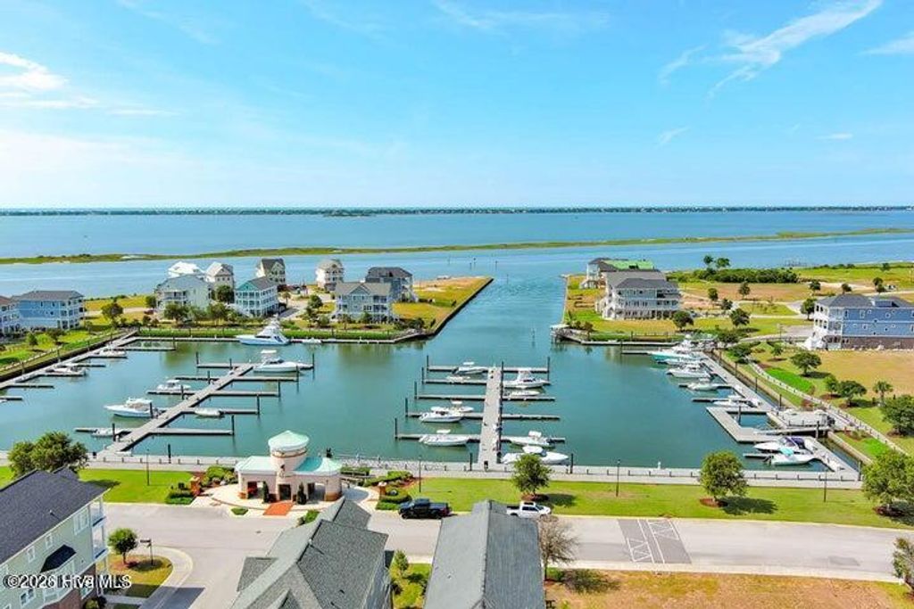 Image 11 of property listing at 746 Cannonsgate Drive, Newport, NC 28570