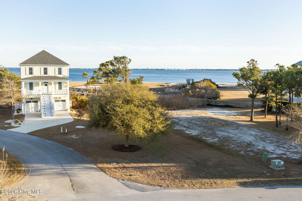 Image 3 of property listing at 746 Cannonsgate Drive, Newport, NC 28570