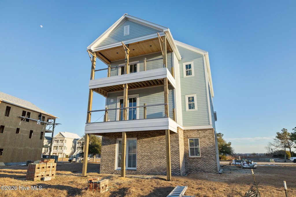 Image 34 of property listing at 746 Cannonsgate Drive, Newport, NC 28570