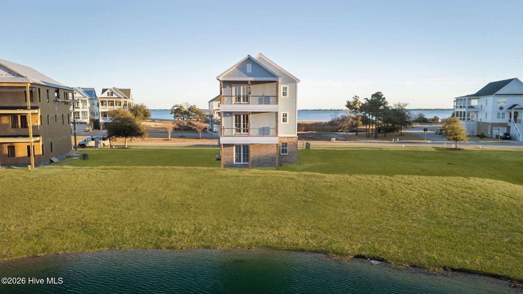 Image 8 of property listing at 746 Cannonsgate Drive, Newport, NC 28570