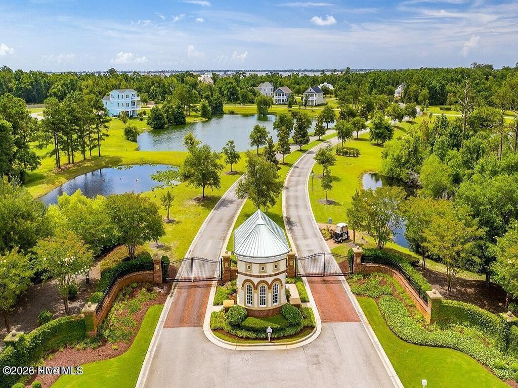 Image 9 of property listing at 746 Cannonsgate Drive, Newport, NC 28570