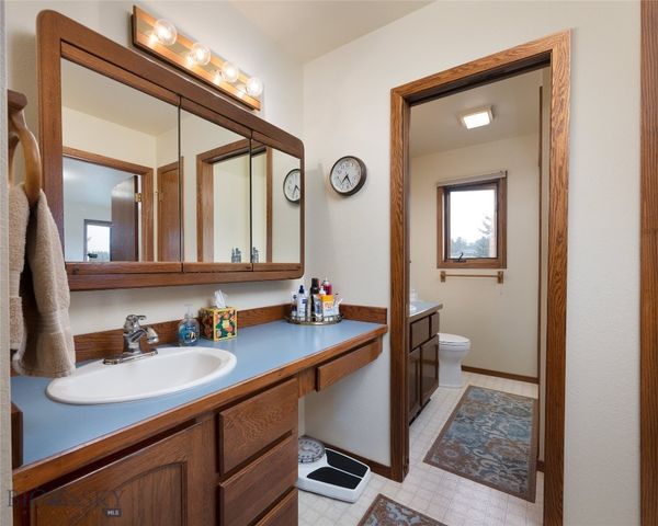 3250 Big Bear Road, Gallatin Gateway, MT 59730
