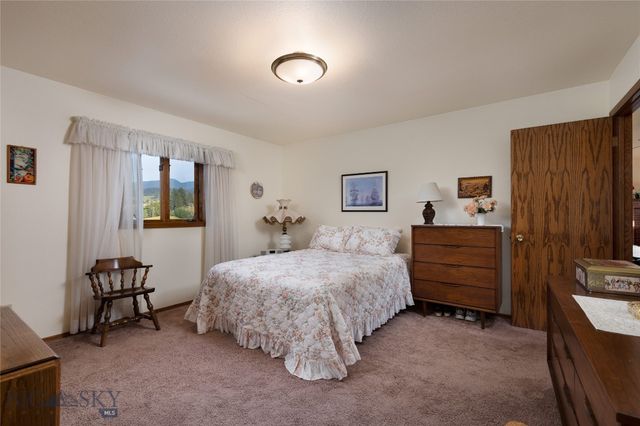 3250 Big Bear Road, Gallatin Gateway, MT 59730